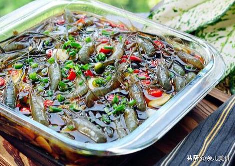 某店的鎮店菜，活蹦亂跳的就上桌，你敢不敢吃？