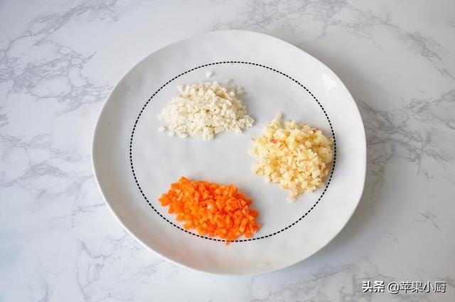 簡單一碗粥，寶寶喝後胃腸好，一種水果一種菜，加點大火煮起來