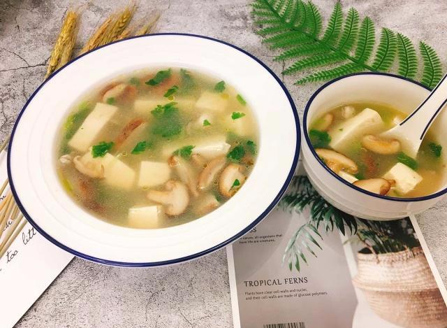 春天常給孩子做這道湯，補鈣又補鋅，骨頭湯都不如它，孩子很愛喝