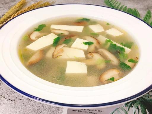 春天常給孩子做這道湯，補鈣又補鋅，骨頭湯都不如它，孩子很愛喝
