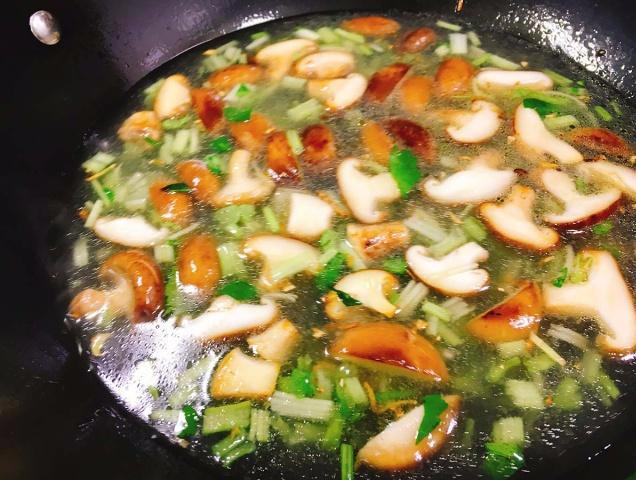 春天常給孩子做這道湯，補鈣又補鋅，骨頭湯都不如它，孩子很愛喝