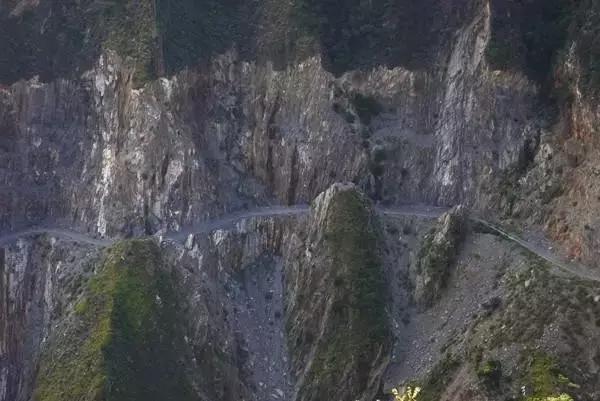 目光所及是天堂，車輪所過是地獄！這條國內頂級自駕路，太低調！