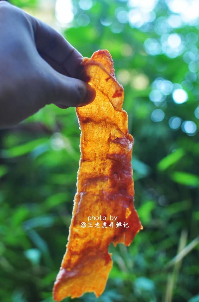博山風乾肉：薄如紙，透光亮， 嘎嘣脆，撲鼻香， 溫壺酒，喝三兩
