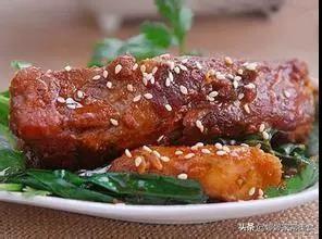 這麼好吃的飯菜，實在忍不住的話，先吃飽再減肥！