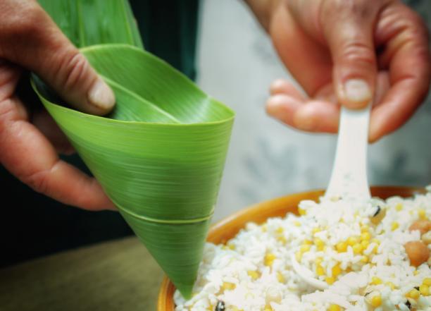 煮粽葉時，很多人用「錯」了水，難怪粽葉不綠還不軟