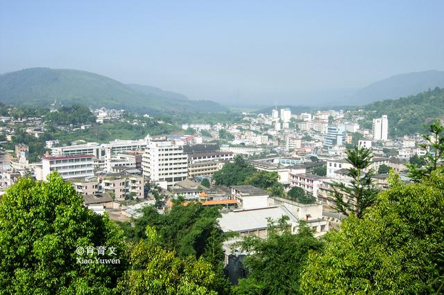 畹町是全國袖珍城市的國家級口岸，是關乎中華民族生死存亡的小鎮