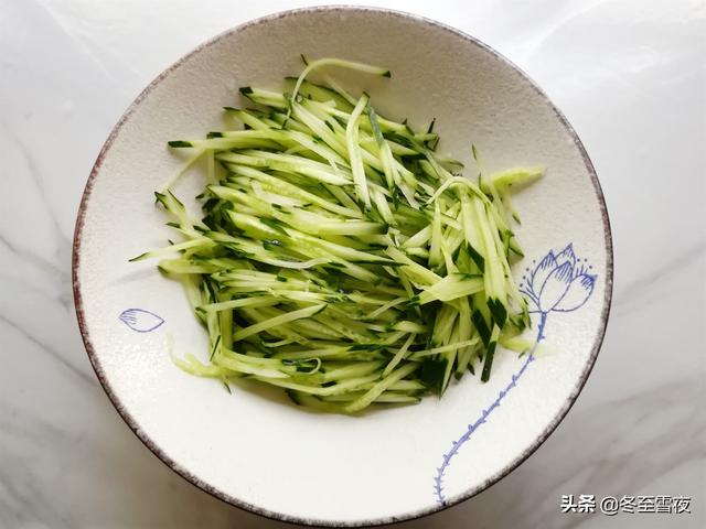 黃瓜別總拍著吃，教你東北做法，天熱就吃它，清爽開胃，百吃不膩