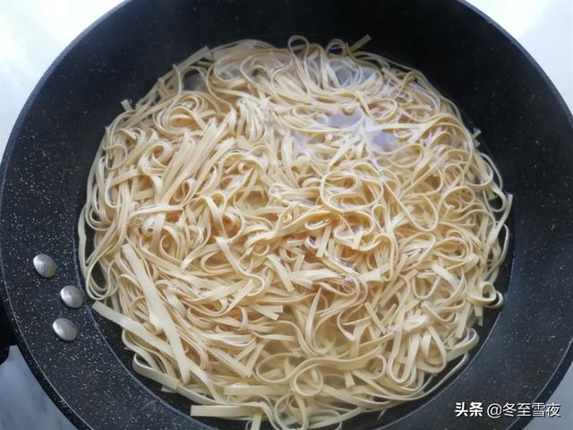 黃瓜別總拍著吃，教你東北做法，天熱就吃它，清爽開胃，百吃不膩