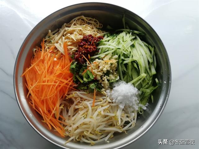 黃瓜別總拍著吃，教你東北做法，天熱就吃它，清爽開胃，百吃不膩