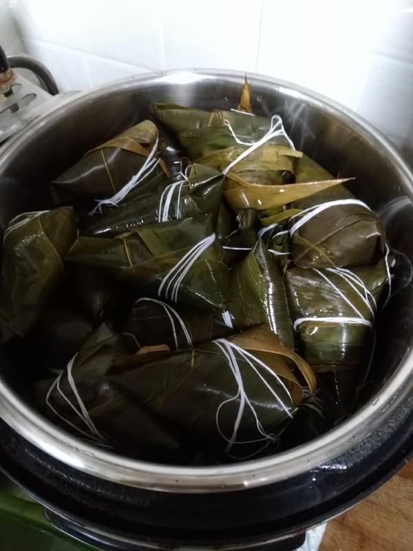 煮粽葉時，許多人用錯了「水」！難怪粽葉一點不軟還漏米！