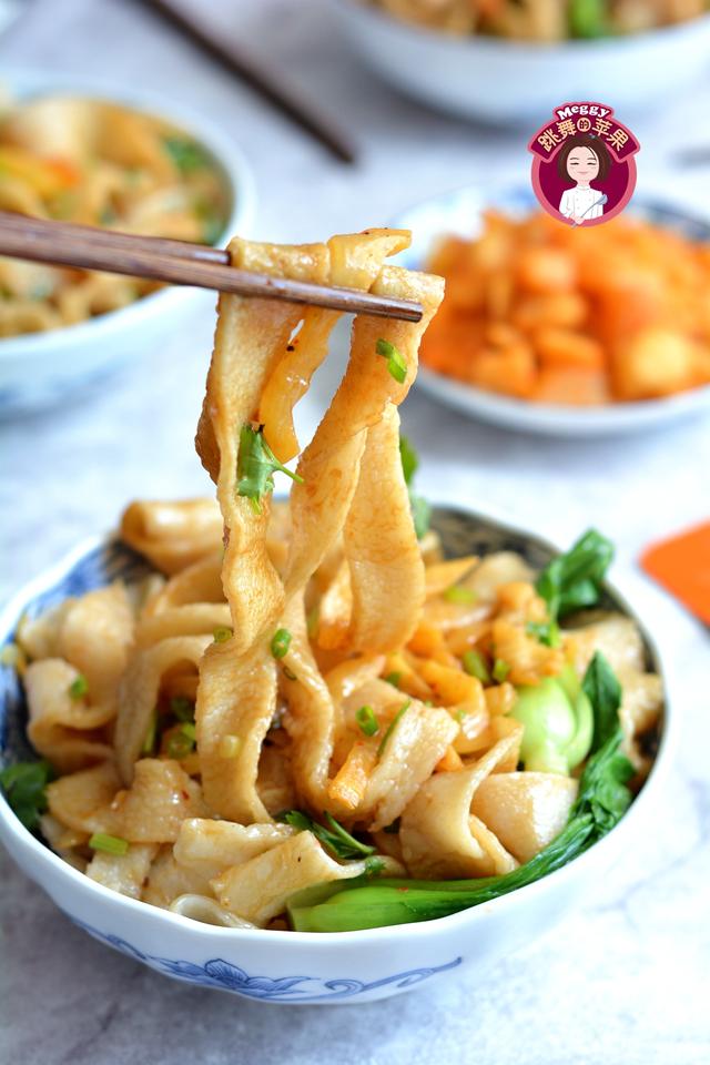 我做的油潑麵筋道入味，麻辣鮮香，孩子三天兩頭吵著吃，不吃不成