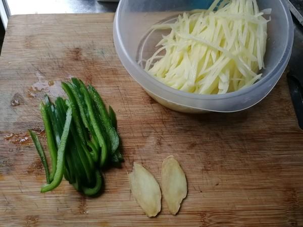 炒土豆絲掌握3個技巧，細如絲，脆爽不粘，麻辣酸溜，特過癮！