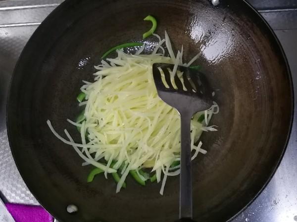 炒土豆絲掌握3個技巧，細如絲，脆爽不粘，麻辣酸溜，特過癮！