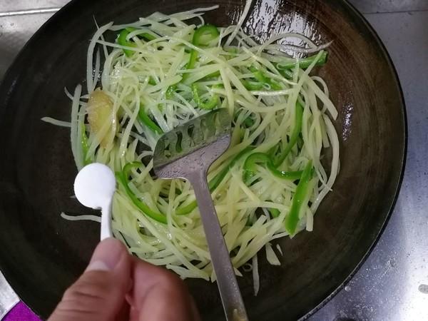 炒土豆絲掌握3個技巧，細如絲，脆爽不粘，麻辣酸溜，特過癮！