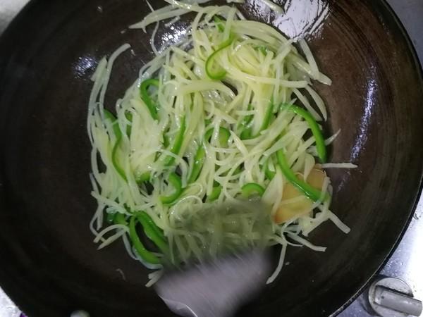 炒土豆絲掌握3個技巧，細如絲，脆爽不粘，麻辣酸溜，特過癮！