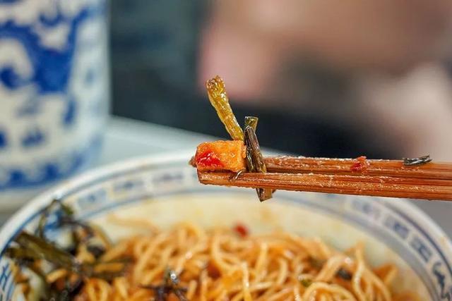 上海人最愛的澆頭面，辣醬雪菜炸豬排統統不到20塊