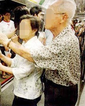 她車禍掰咖「遭大媽逼讓位」數落：以為妳只穿1隻襪　長裙妹「不帶髒神回敬」乘客全憋笑 
