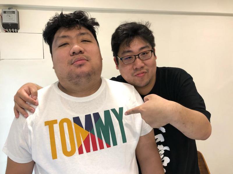 男人的天性？ 正妹深Ｖ熱舞「統神、國動」視線聚焦被抓包：看個爽好了！