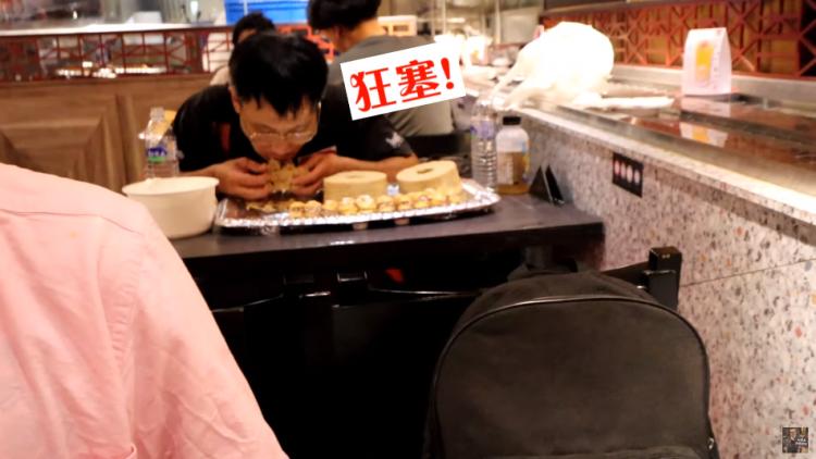 大胃王「丁丁」被網酸超臭.跩？遭店員爆黑掛「留言處超精彩」粉轉黑...網傻眼：必退訂