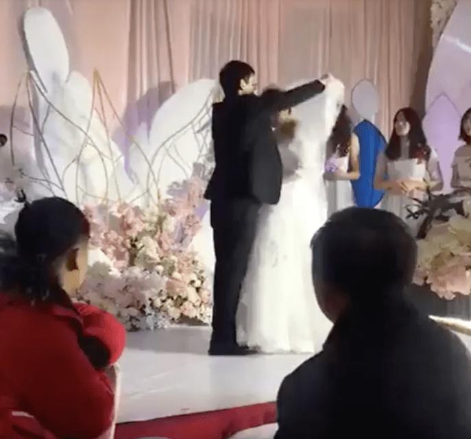 實在找不到伴娘了！新郎邀請高中同學當伴娘，秒變全場焦點！新娘看到笑不停：這婚怎麼結啊！