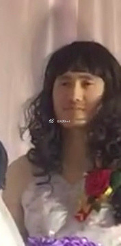 實在找不到伴娘了！新郎邀請高中同學當伴娘，秒變全場焦點！新娘看到笑不停：這婚怎麼結啊！