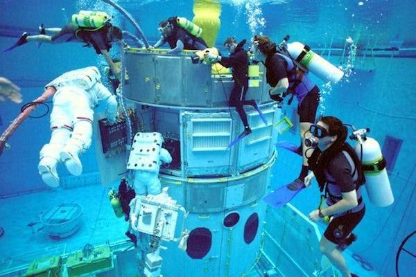 18個「每個太空員都必須經歷」的超艱苦訓練　在水底度過24小時只是日常！