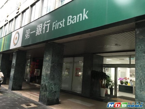 老婦門戶不出，但700萬存款竟「憑空消失」！警方追查後發現...竟是首次見到的新詐騙手法！