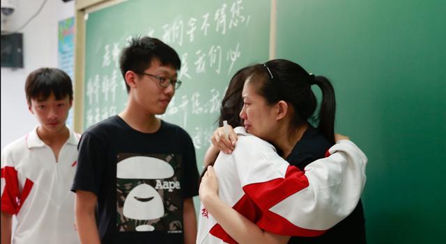 一場高考究竟惹哭了多少人