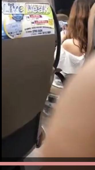 正妹「火車上偷看片」手貼超近，數度看嗨還不忘快轉遭抓包...老司機笑：我可以教妳啊
