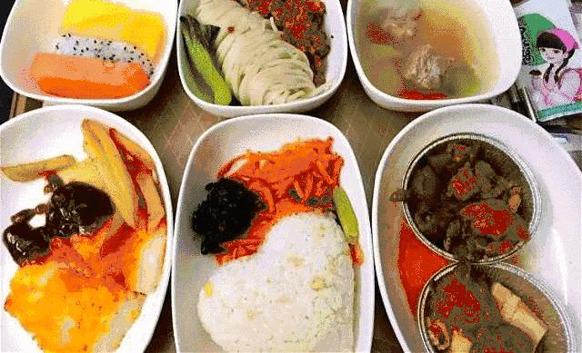 空姐：飛機上50%人不會選飛機餐？飯比面好吃，雞肉比魚肉好吃...