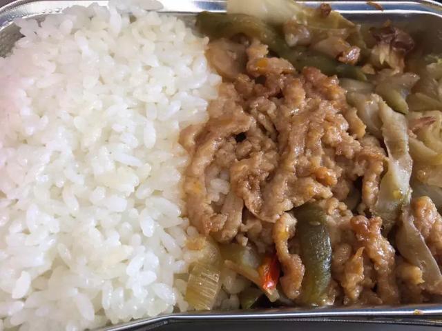 空姐：飛機上50%人不會選飛機餐？飯比面好吃，雞肉比魚肉好吃...