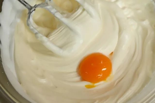 網紅｜香蕉蛋糕卷，這個蛋糕真的很嫩