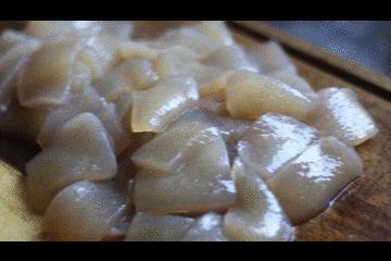 入夏的第一頓麻辣小龍蝦，必須加入這種食材，滑嫩爽口才過癮！
