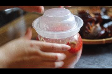 入夏的第一頓麻辣小龍蝦，必須加入這種食材，滑嫩爽口才過癮！