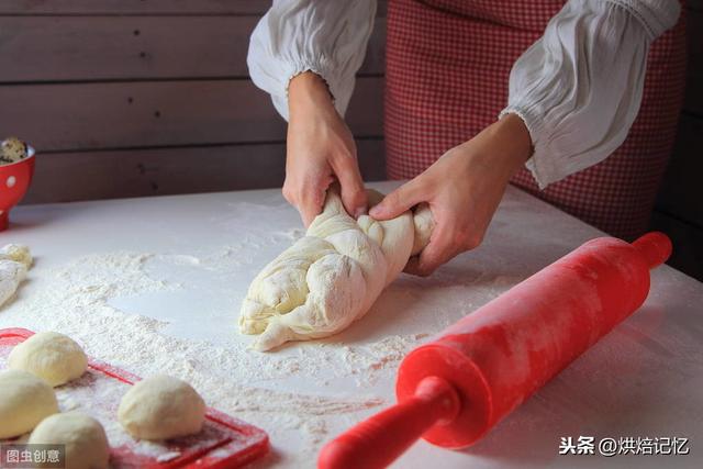 要想麵包體積大，外觀漂亮，關鍵是這些操作要做得到位