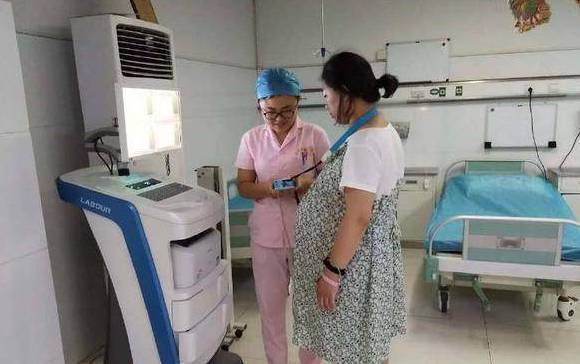 爸爸姓「尿」，不願意女兒隨他姓 ，老婆取一名，醫生連連稱讚：這名字起的真好