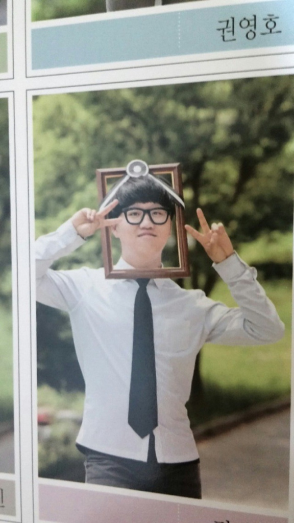 學校公告畢業紀念冊的照片「可以自由發揮」　結果看到學生的「崩壞造型」後超後悔！