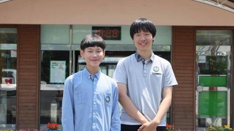 韓國中生「路邊撿30萬」竟不收謝禮！　失主砸3倍錢霸氣報答全校