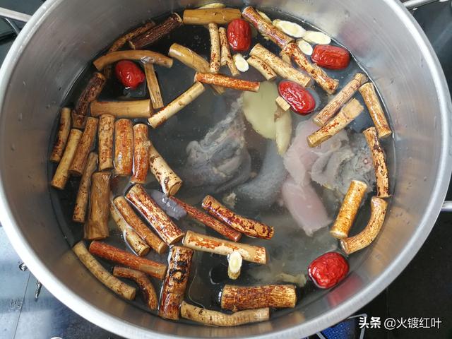 烏雞煲湯加了它，湯鮮味更香，健脾補肺，常喝氣色好