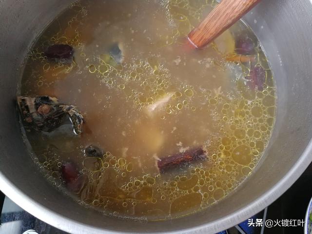 烏雞煲湯加了它，湯鮮味更香，健脾補肺，常喝氣色好
