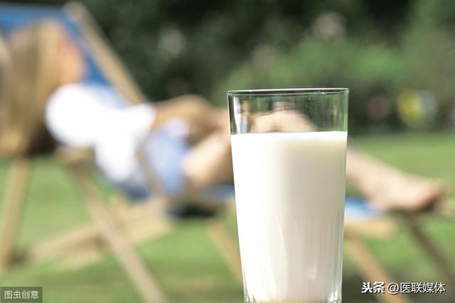 一晚上都沒合眼？多吃點這5類「催眠」食物，失眠與你無關