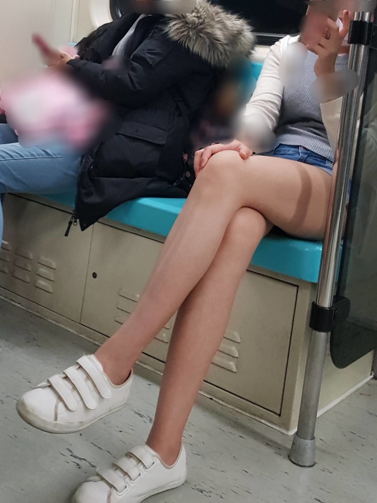 捷運對座長腿妹是天菜！網友流出360度完整無死角照...往上一看「好大的福利」：這哪條線？