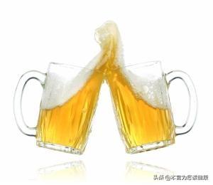 夏天喝啤酒的時候，不要做這3件事，第一條就很有用