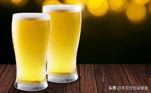夏天喝啤酒的時候，不要做這3件事，第一條就很有用