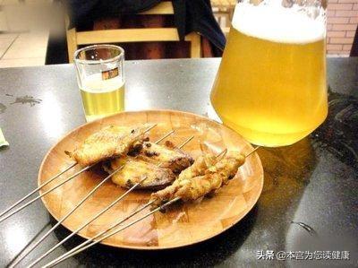 夏天喝啤酒的時候，不要做這3件事，第一條就很有用