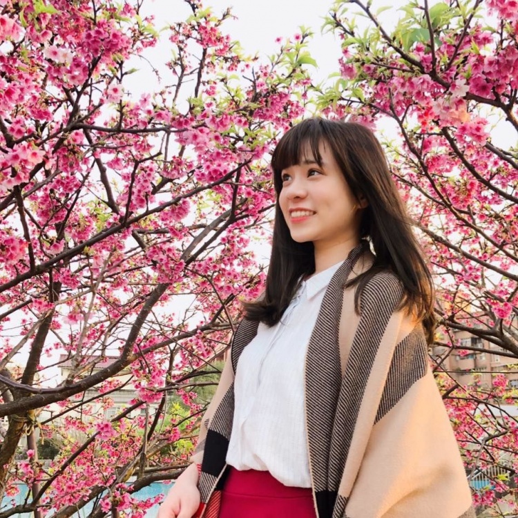 郭董直播大家卻重點誤「右下角那個妹子好正」傳送門立馬奉上：媽！我又戀愛了！