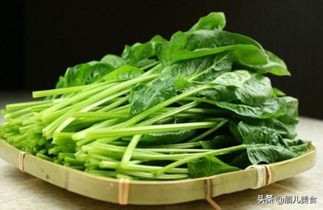 這些青菜吃之前一定要先焯水，千萬別犯懶，吃出問題可就晚了