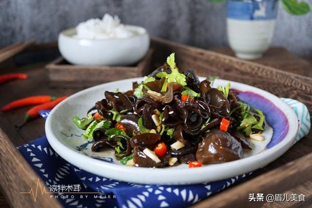 這些青菜吃之前一定要先焯水，千萬別犯懶，吃出問題可就晚了