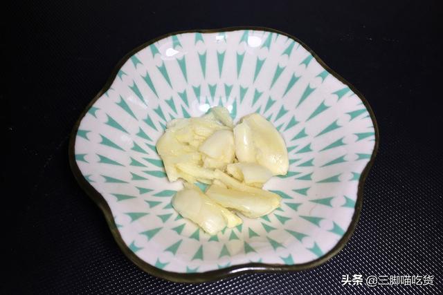 這菜，多給全家人吃，鈣鐵含量比菠菜高，三天兩頭做一次，潤腸胃