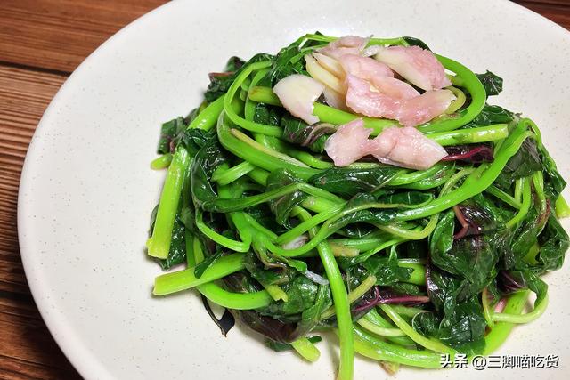 這菜，多給全家人吃，鈣鐵含量比菠菜高，三天兩頭做一次，潤腸胃